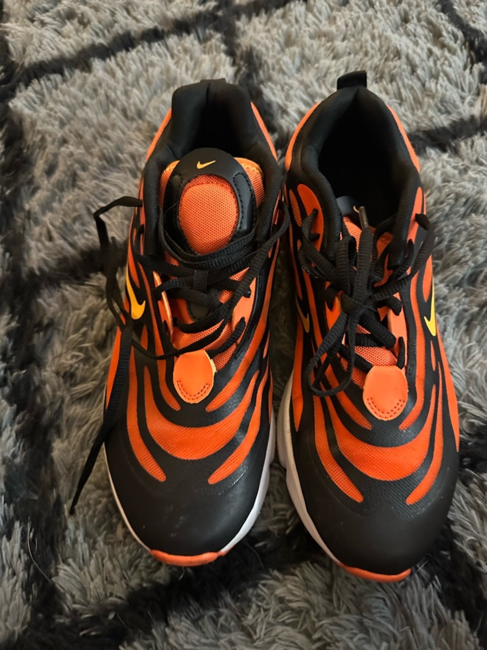 Nike Kids Orange and Black Dynamic Stripe Sneakers